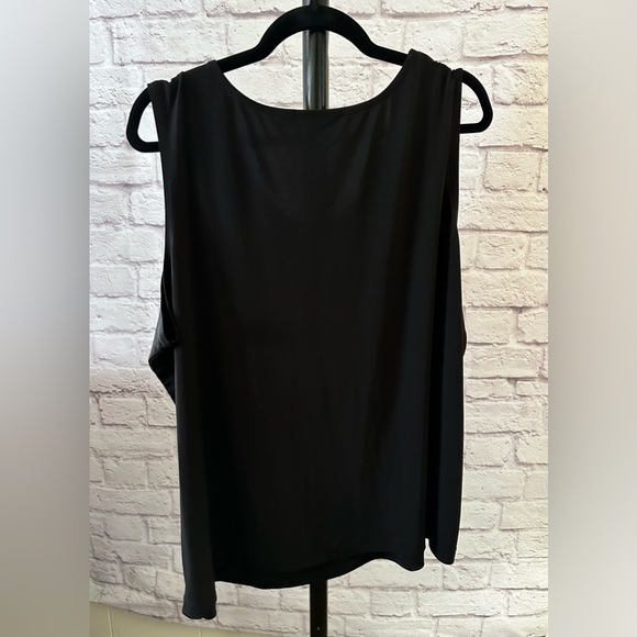 Sz 2X Susan Graver Essentials sleeveless Black top. EUC perfect for layering!! - Picture 4 of 7